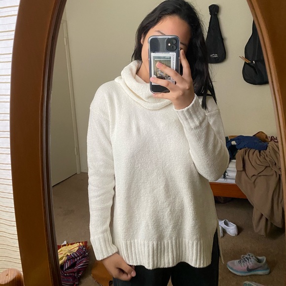 For the REPUBLIC turtleneck sweater - Picture 2 of 4